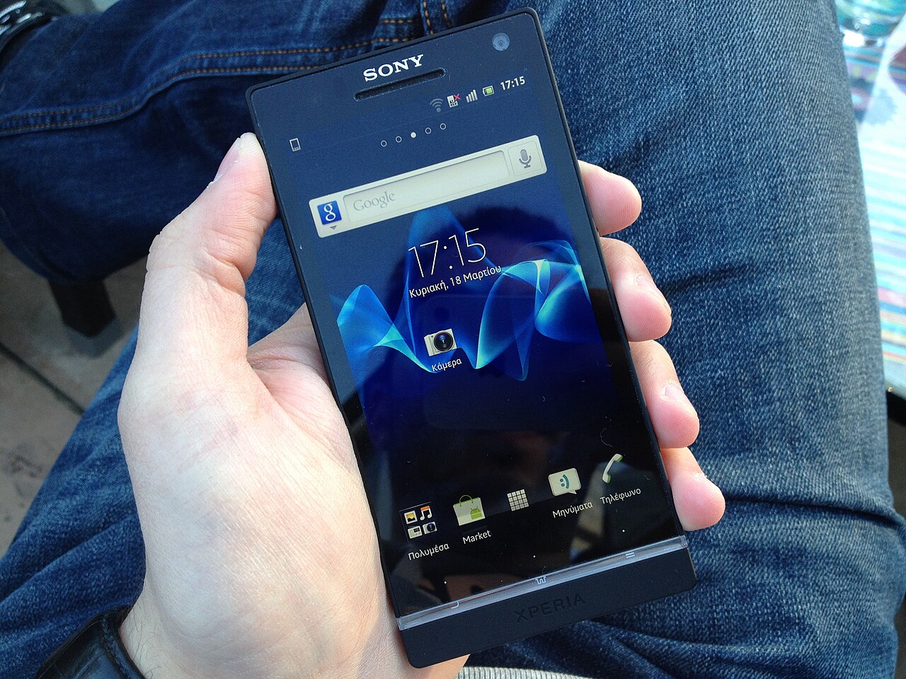 How to use your phone while travelling abroad